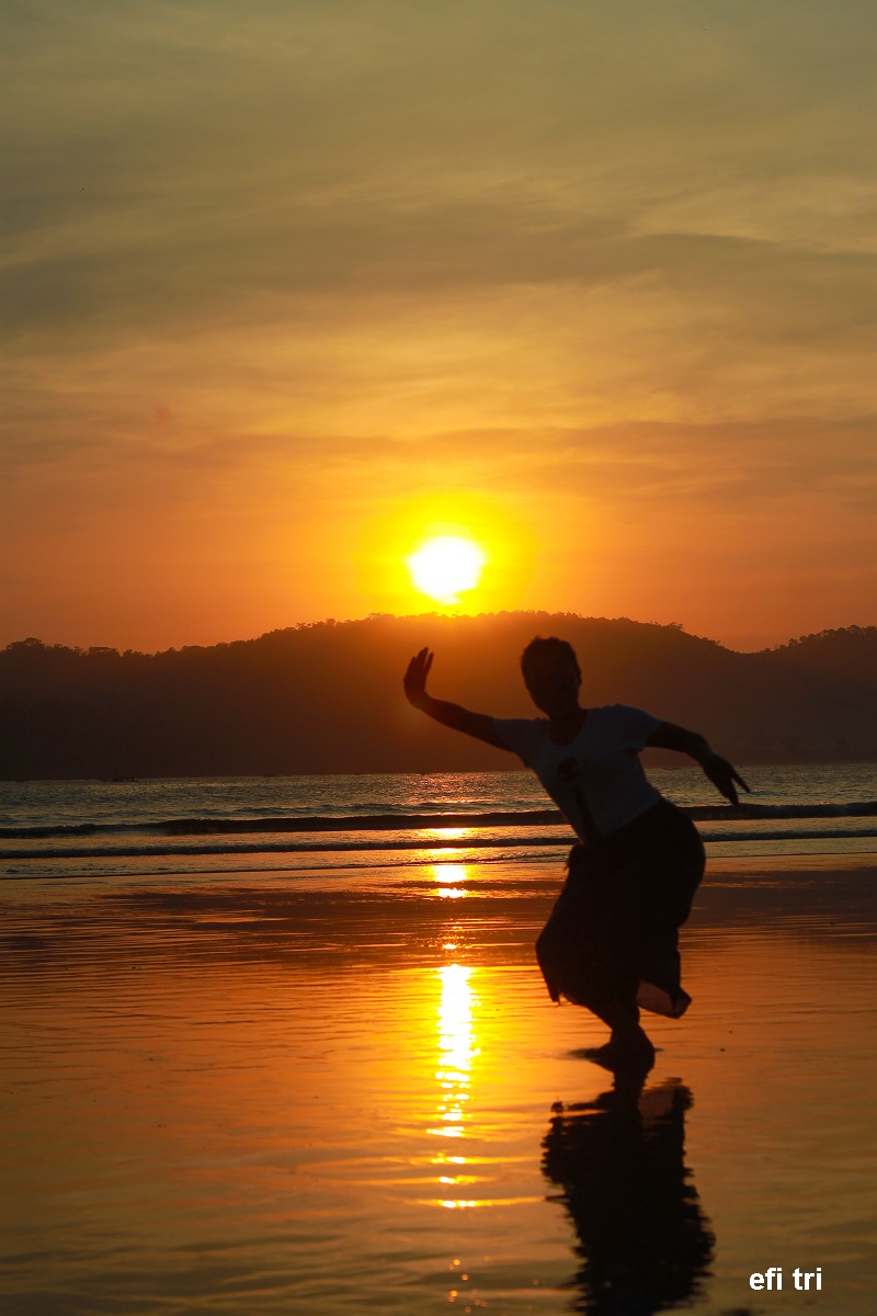 Sunset di Pulau Merah