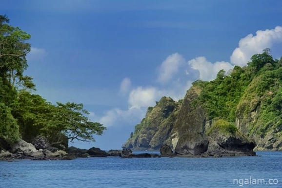 Pantai Sipelot Malang